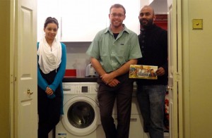 Robert Stephens, Wilbur Sargunraj's Co-Producer culturally fascinated by a washing machine in the kitchen (it's normal for us Brits) Naadira, Ali and Robert Stephens